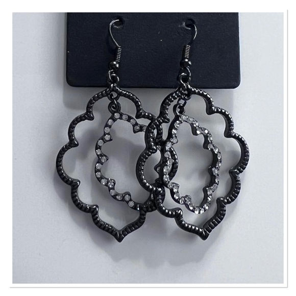 🎉FREE! KISMET Black Earrings 🆕 - Picture 4 of 5
